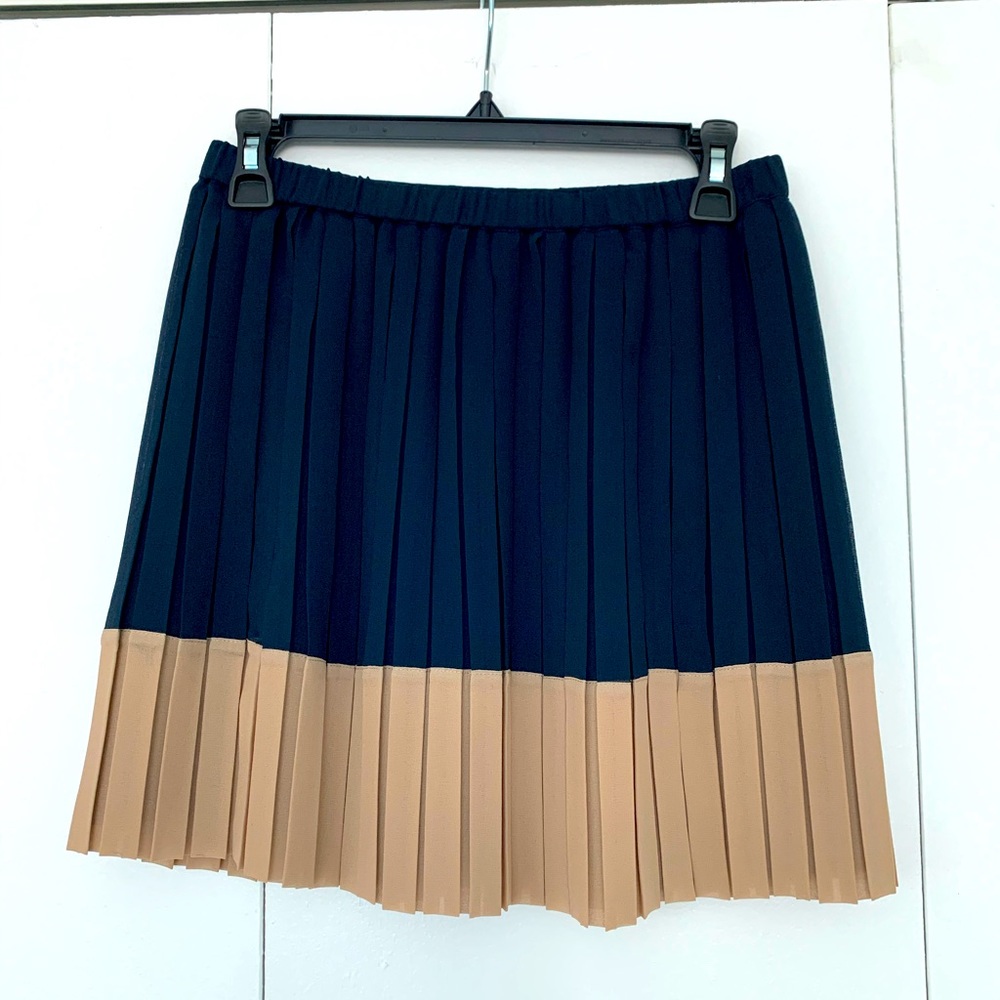 Club Monaco pleated skirt size 00